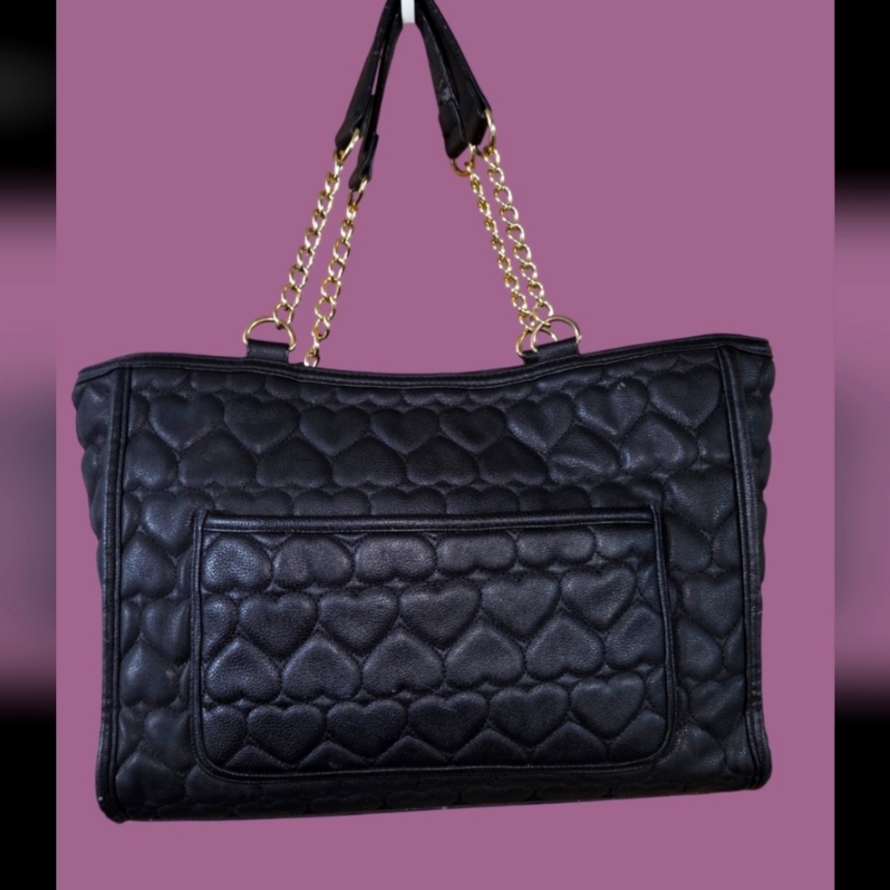 Betsey Johnson Black Heart-Quilted Bag with Gold Chain - Picture 3 of 12